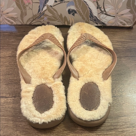UGG Women's Cream Sheepskin Flip Flops - Picture 3 of 5